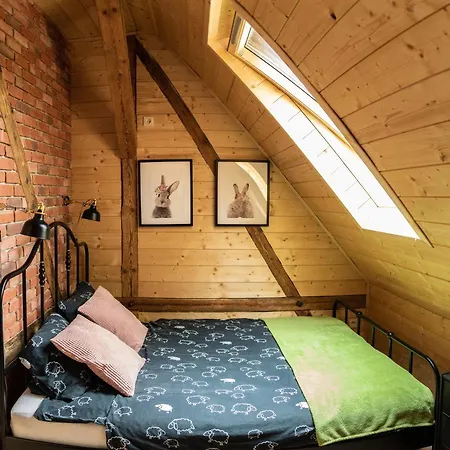 Dom Farmerski W Gorach Stolowych * 라트코프